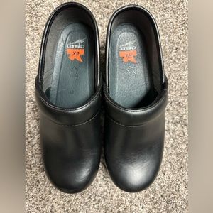 Woman’s Dansko size 38 shoe